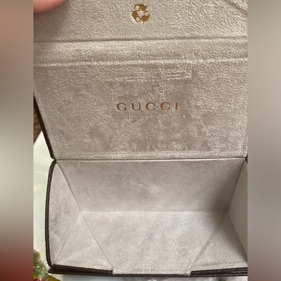 Gucci sunglasses with case only no other inclusions great condition not new - Picture 4 of 5